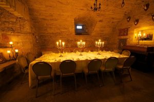 Winton Castle dining table