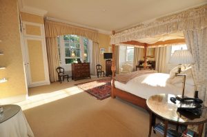 Carnell Mansion Estate bedroom